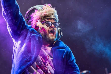 Avenir Plaza: артисти на сцені